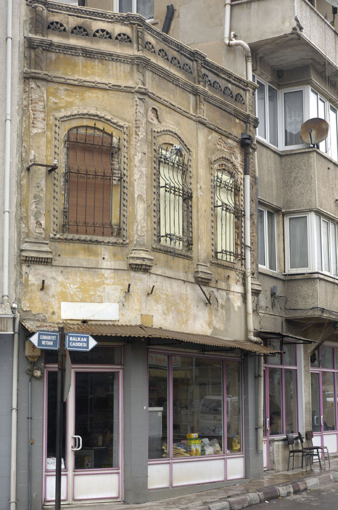 Dükkan — Yapraklı, Namazgah Caddesi