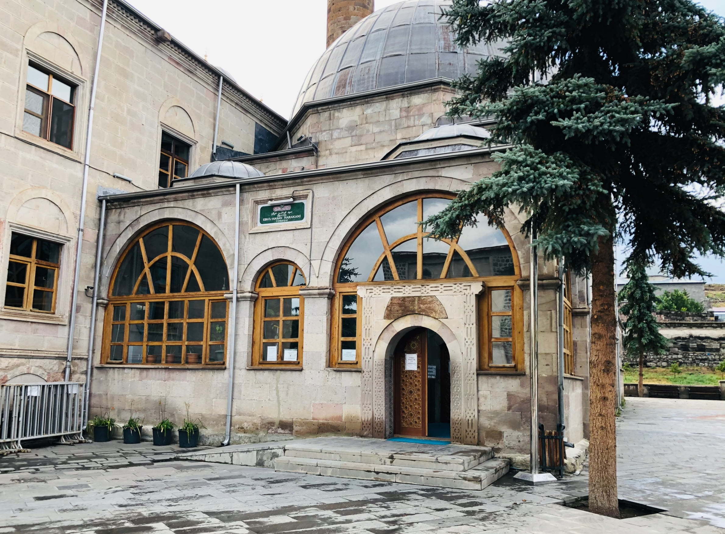 Ebul Hasan Harakani Türbesi