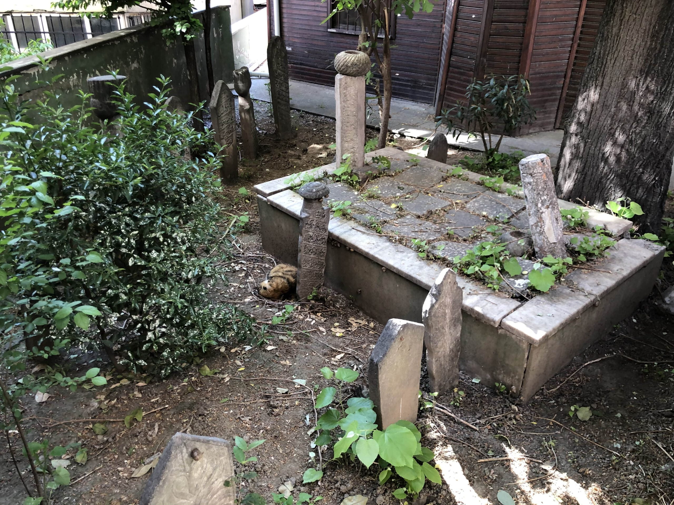 Ekmekçibaşı Ali Ağa Kabri ve Haziresi