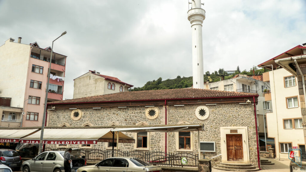 Merkez Eren Camii