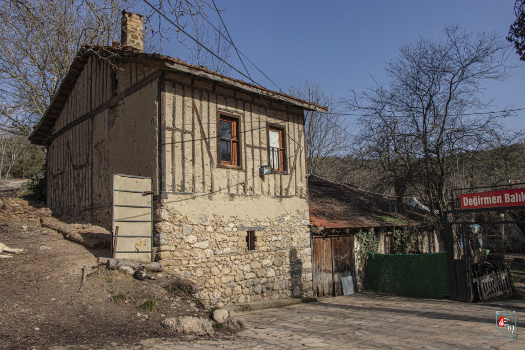 Eski Değirmen, Konarı