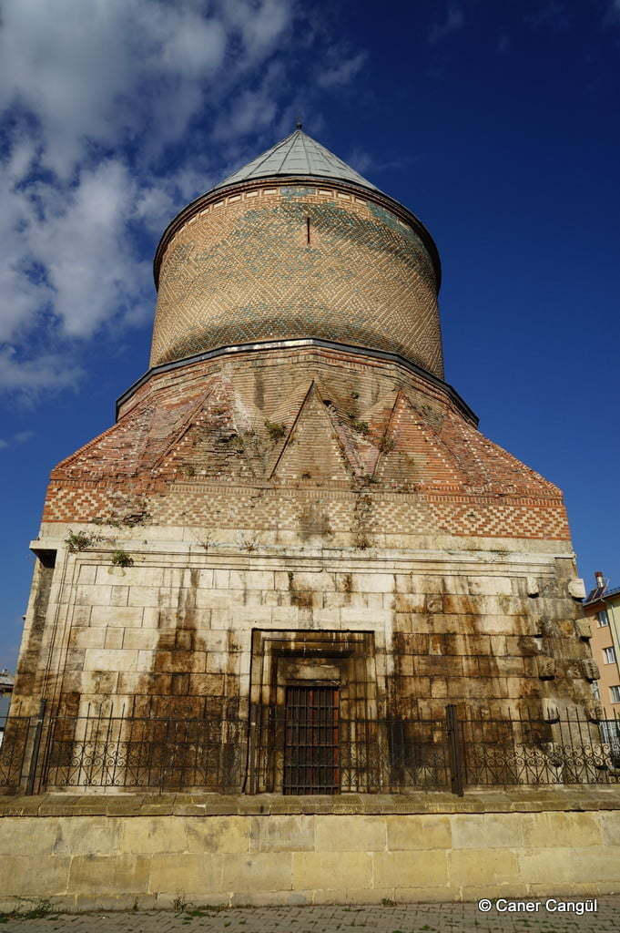 Şeyh Hasan Bey Türbesi
