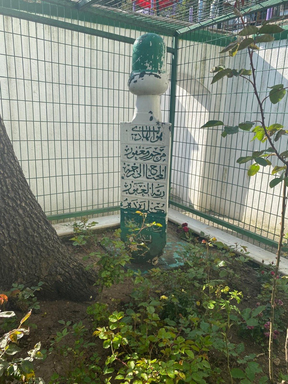 Gül Baba Mezar Taşı