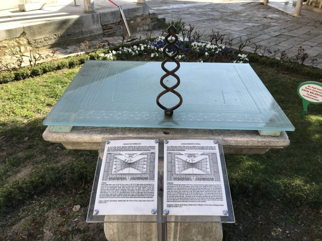 Güneş Saati, Ayasofya Camii Avlusu
