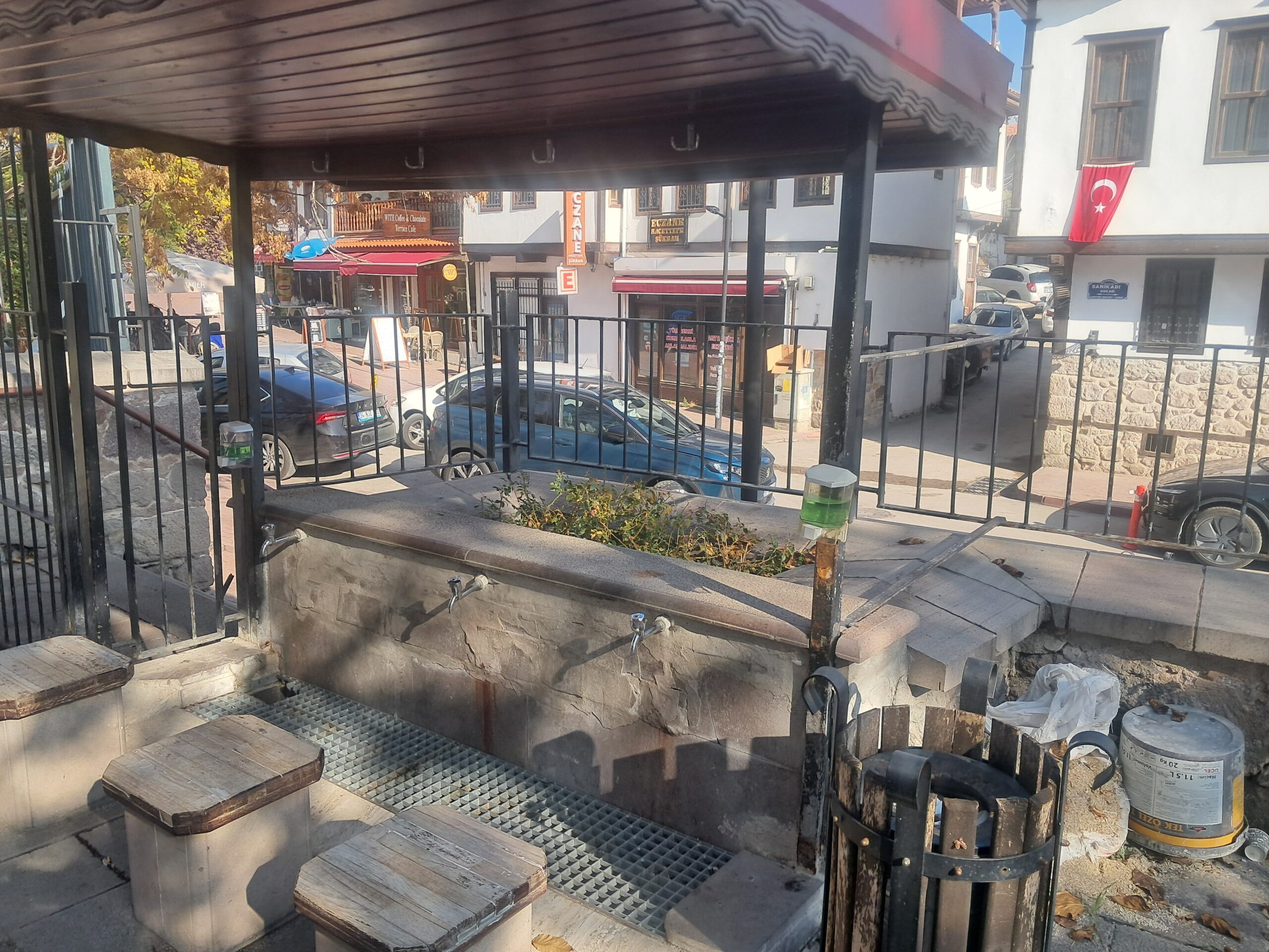 Hacettepe Camii’nin sonradan yapılmış çeşmesi