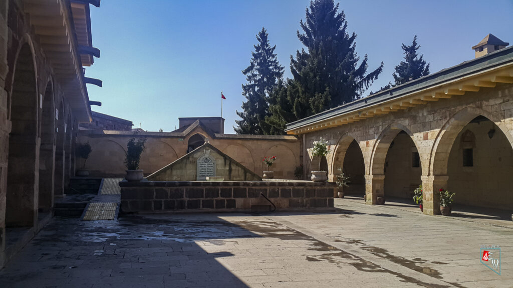 Hacı Bektâş-ı Velî Dergâhı Meydan Havuzu
