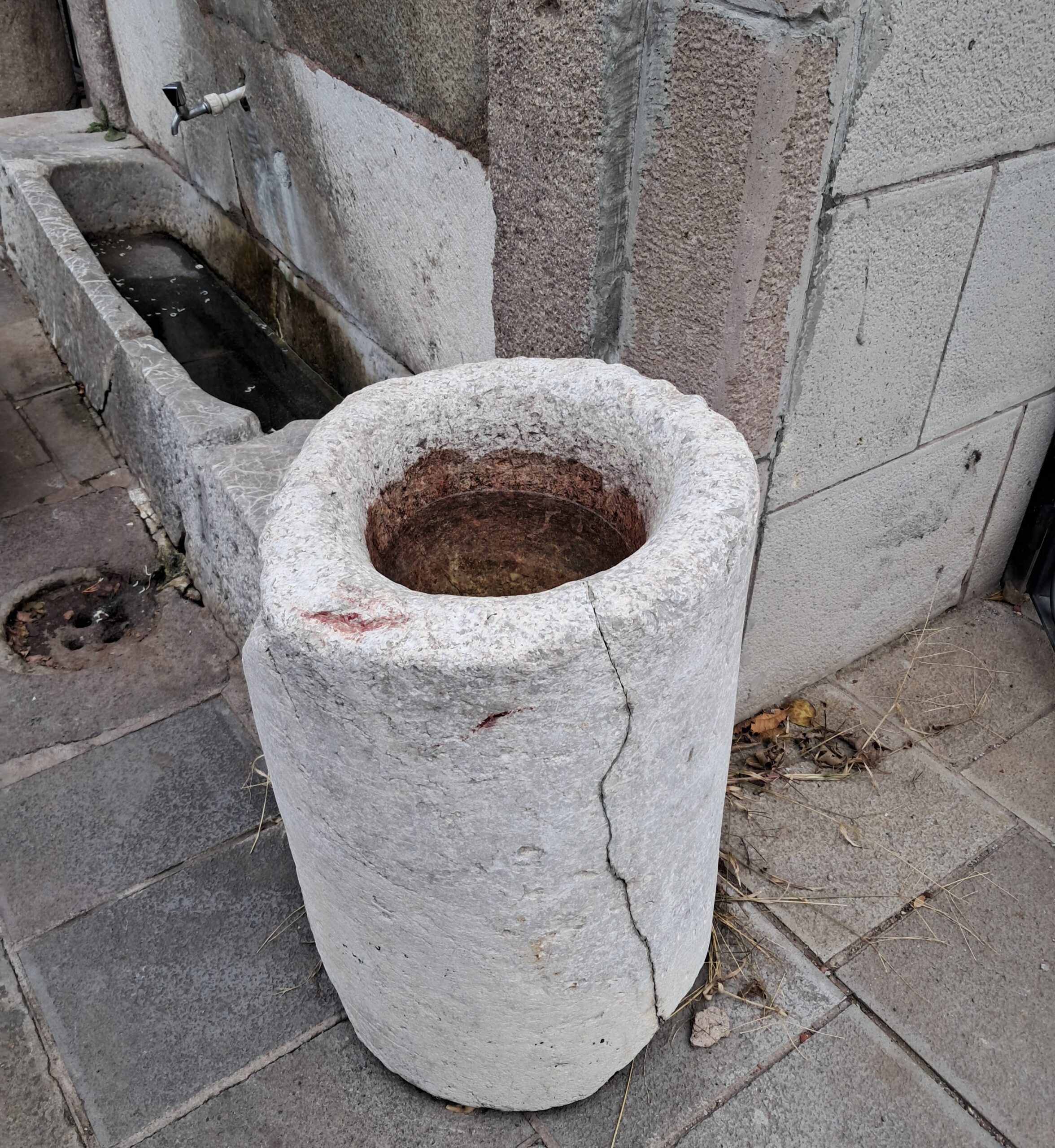 Hacı Musa Camii Sadaka Taşı