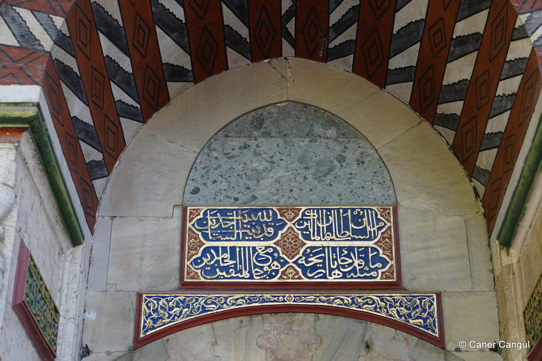 Hafsa Sultan Camii Kapı Üstü Kitabesi