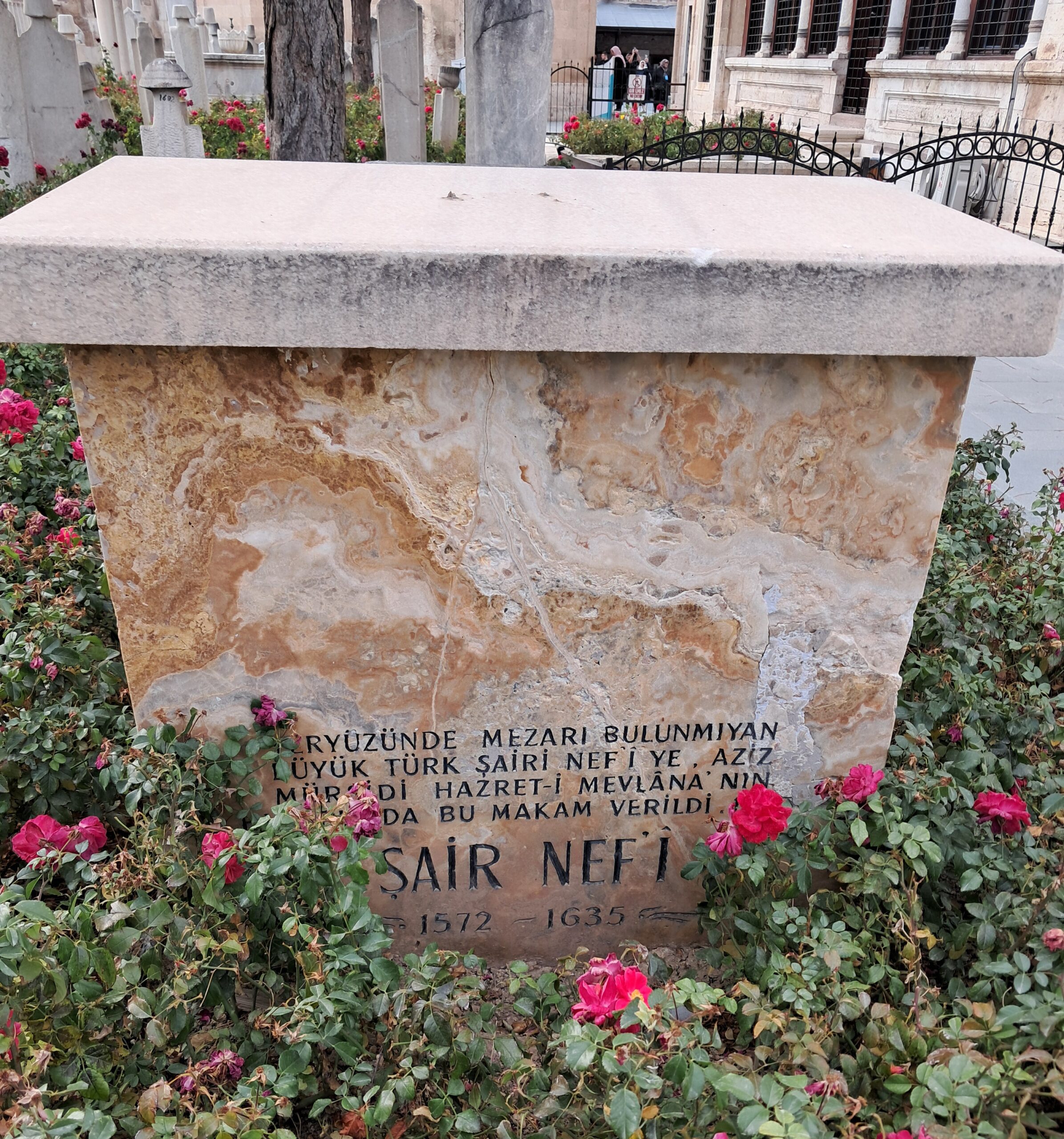 Hamuşan Mezarlığı’ndaki Temsili Nef’î’nin Kabri