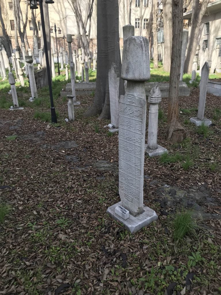 Hamuşan Mezarlığı