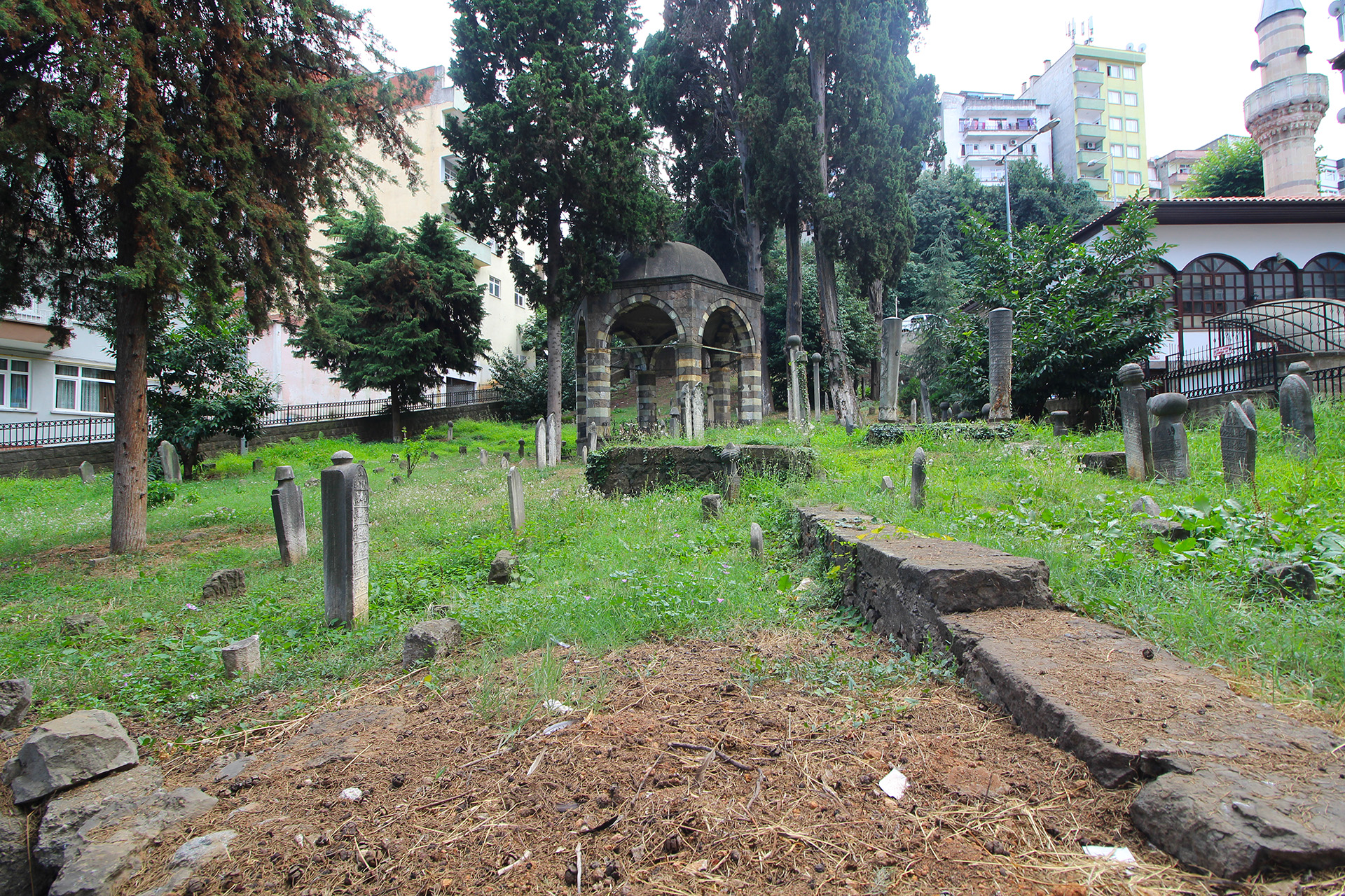 Hamza Paşa Türbesi ve Haziresi, Ortahisar