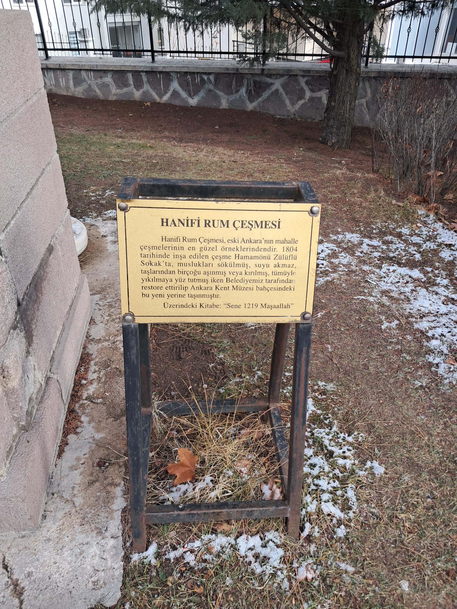 Hanefi Rum Çeşmesi’nin yanındaki bilgilendirme levhası