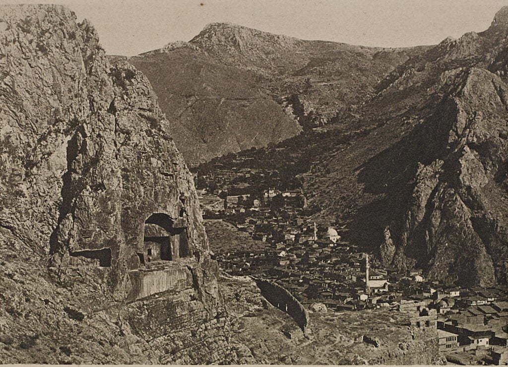 Harşena Dağı ve Pontus Kralları Kaya Mezarları