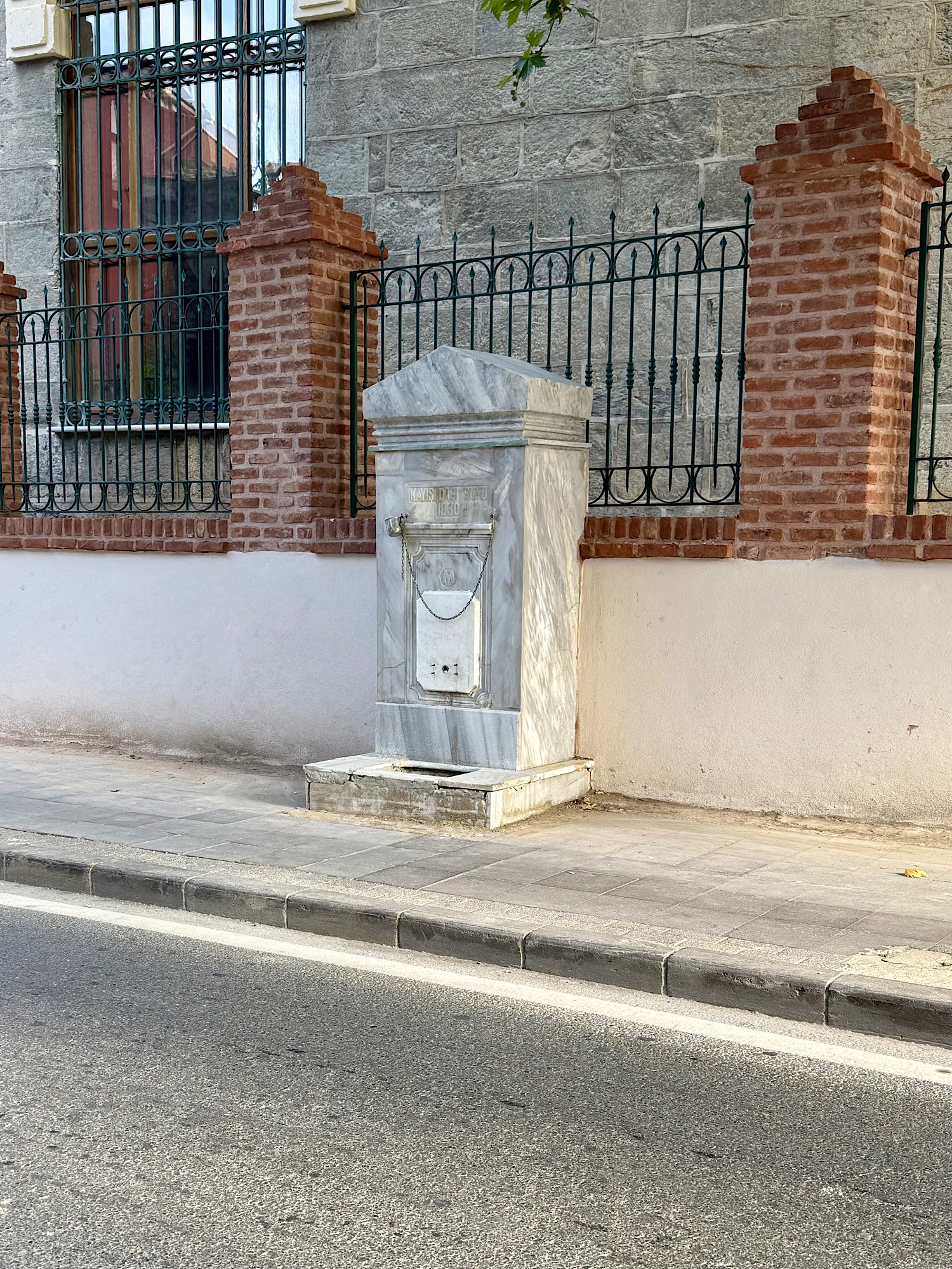 Hasan Paşa Camii Kayışdağı Suyu Çeşmesi