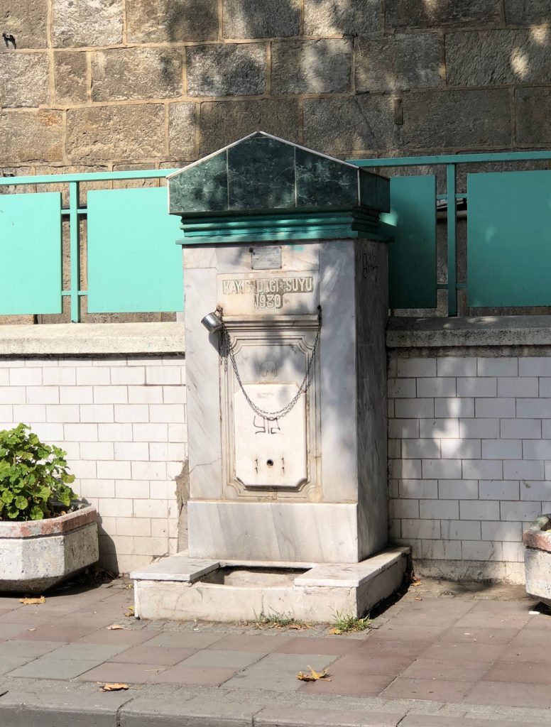 Hasan Paşa Camii Kayışdağı Suyu Çeşmesi