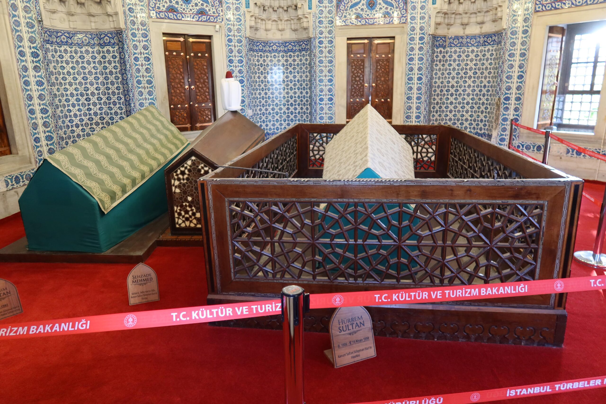 Hürrem Sultan Türbesi