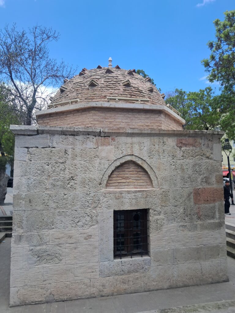 İshak Paşa Türbesi, Konya