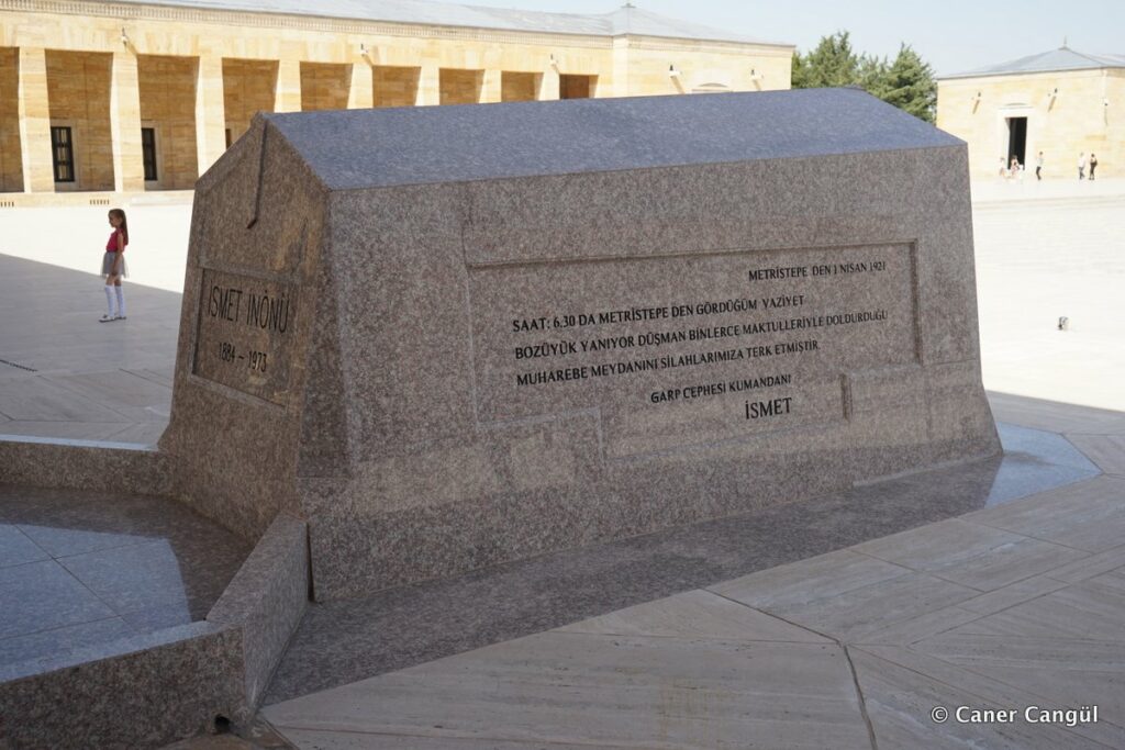 İsmet İnönü Lahdi