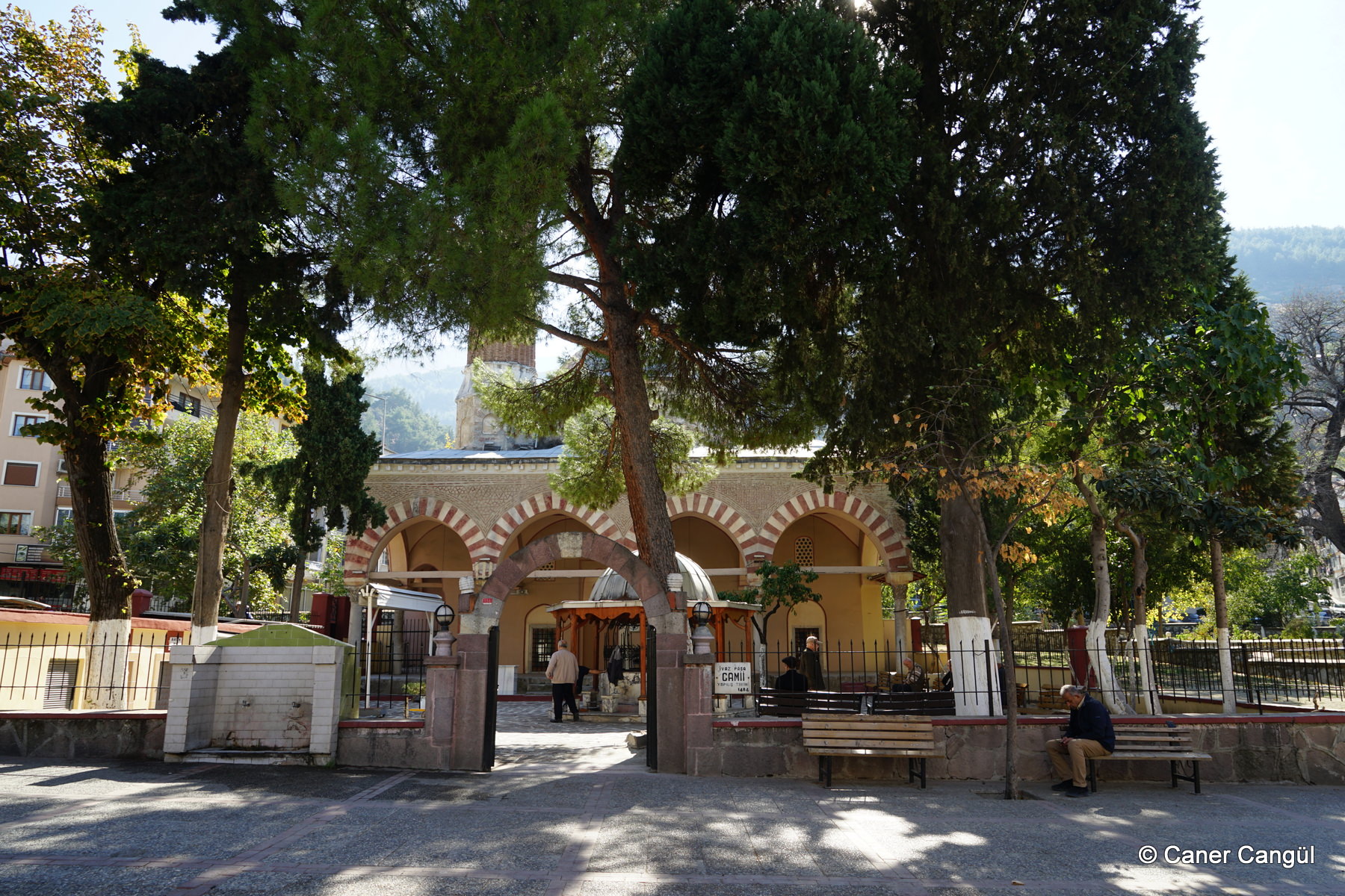 Manisa İvaz Paşa Camii Kuzeyden Görünümü