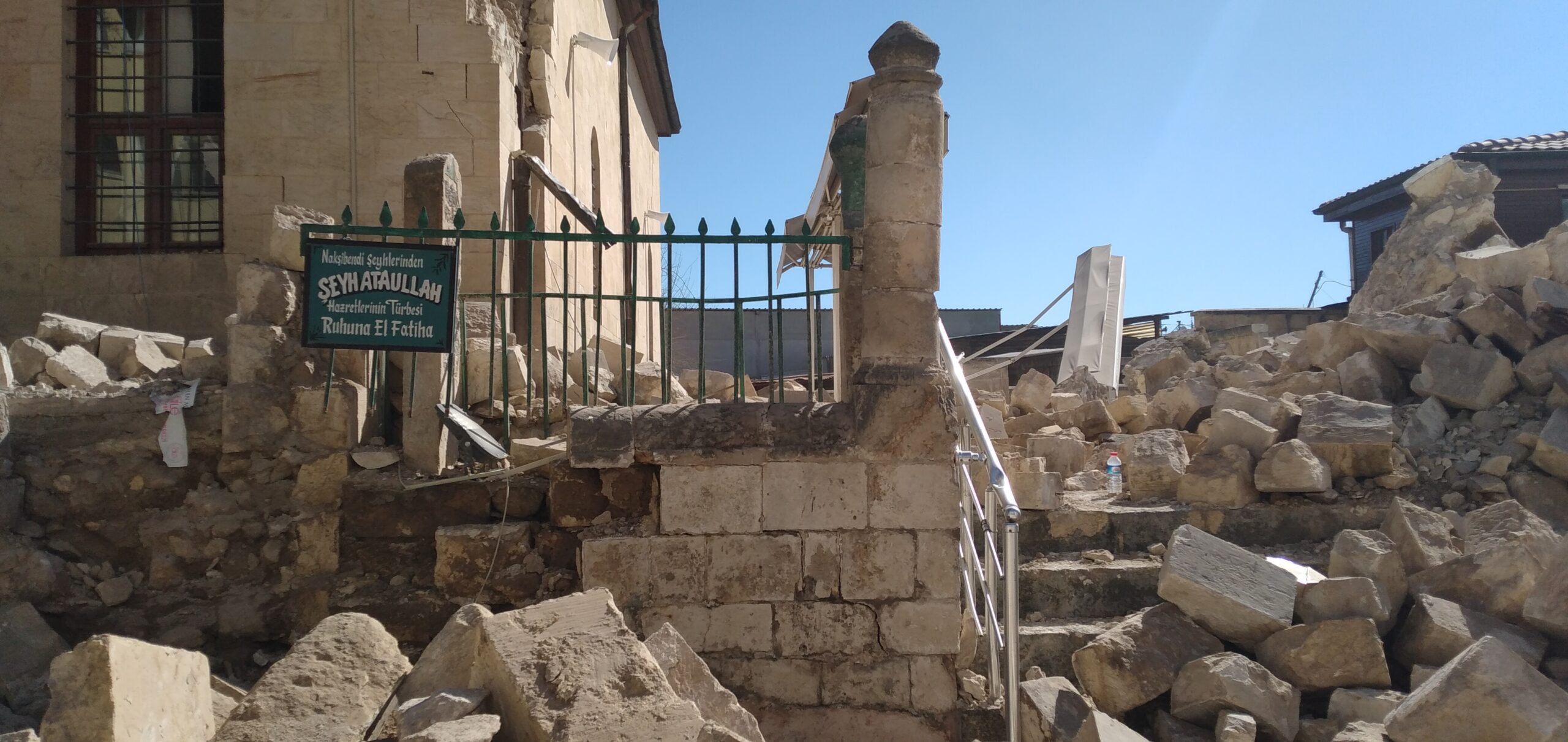 Kab Camii Önündeki Kabir, Depremden Sonraki Hali