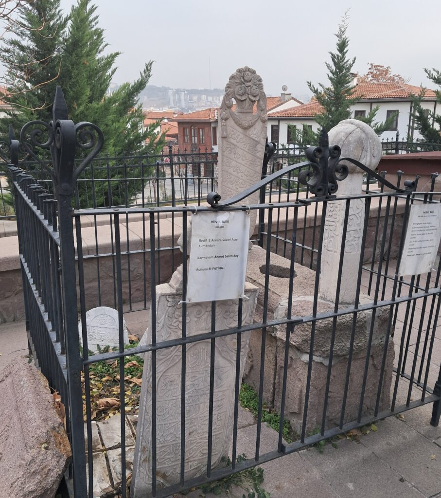 Kabirler, Hacı Ayvaz Camii