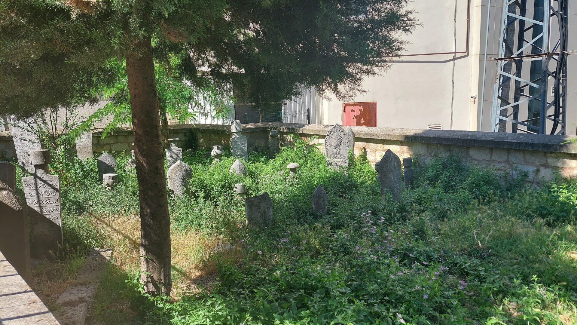 Kadı Emin Ali Çelebi Camii Haziresi