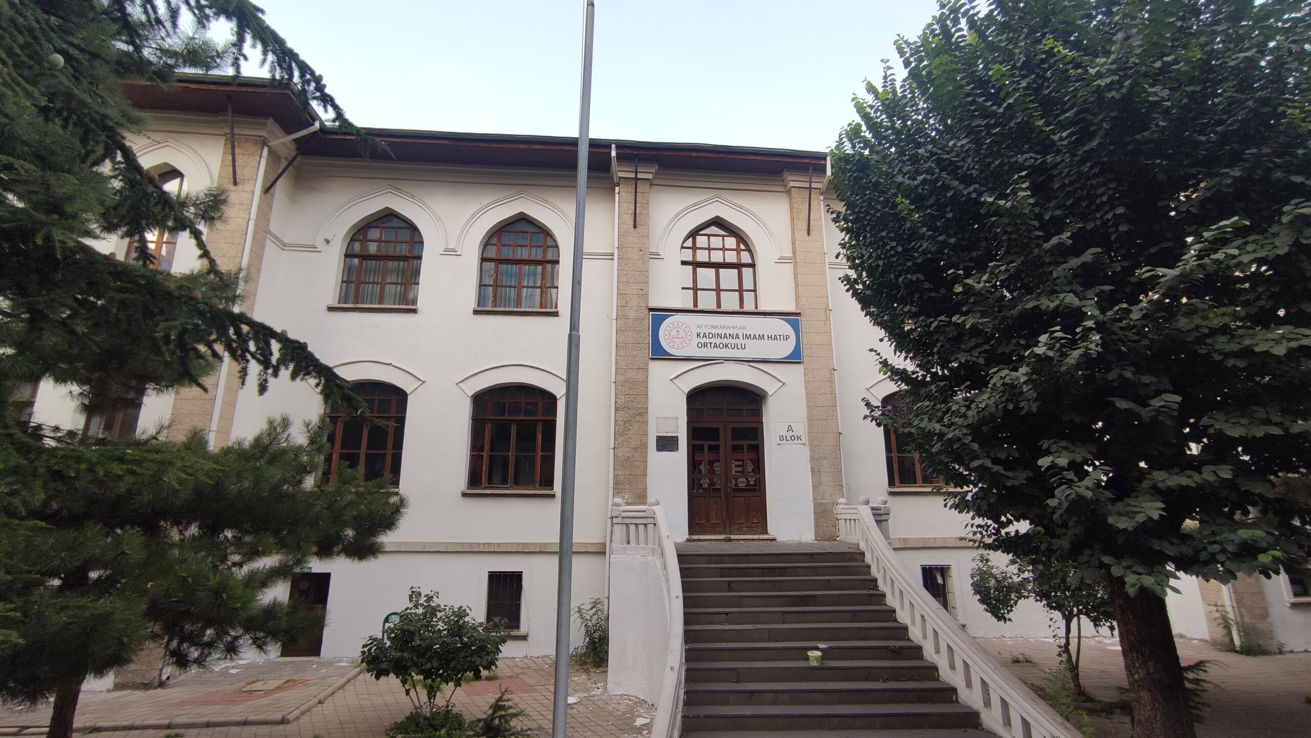 Kadınana İlkokulu