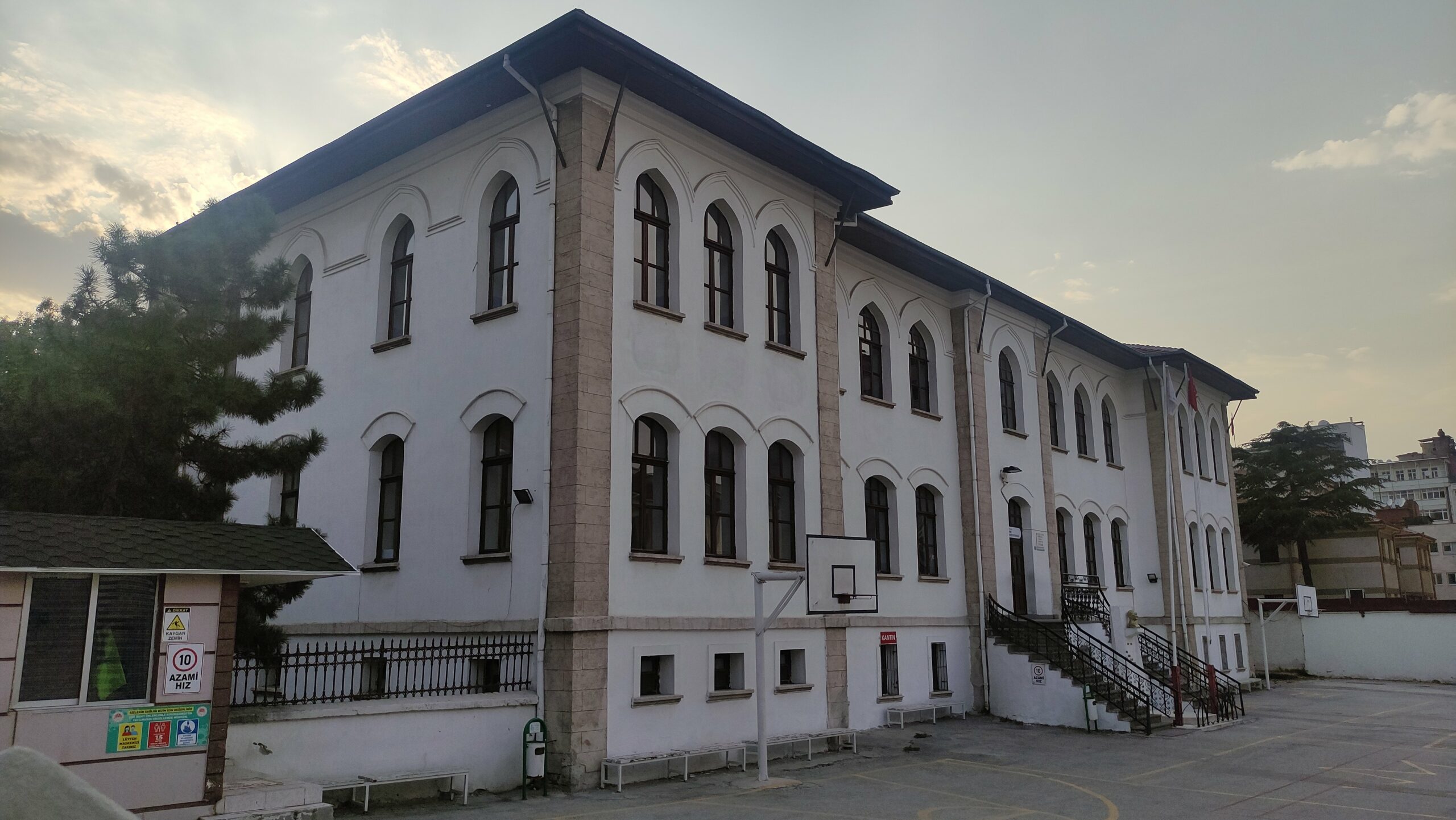 Kadınana İlkokulu