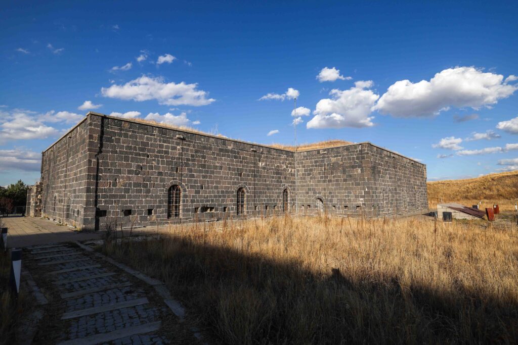 Kanlı Tabya, Kars