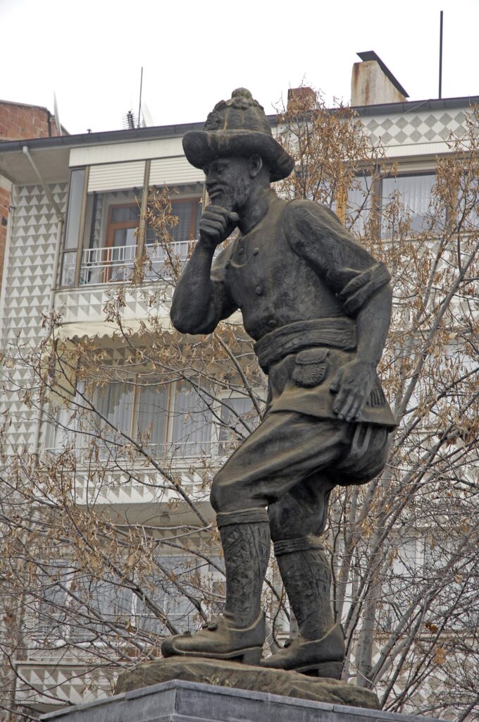 Karagöz Heykeli