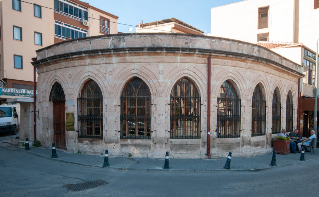 Karesi Türbesi