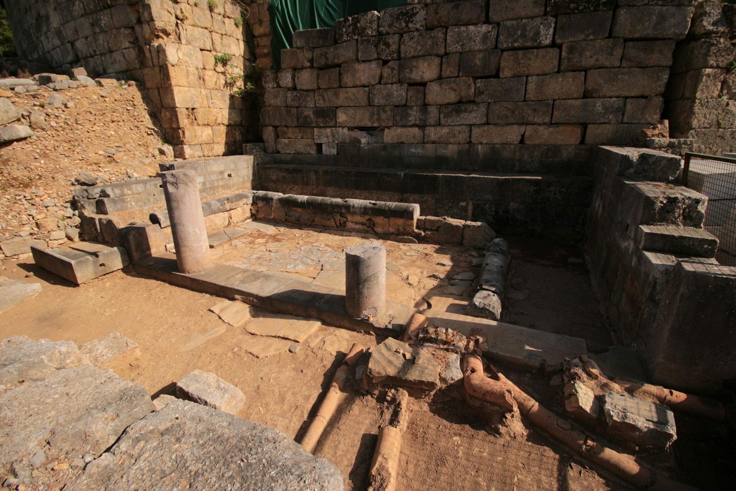 Kaunos Tiyatro Çeşmesi