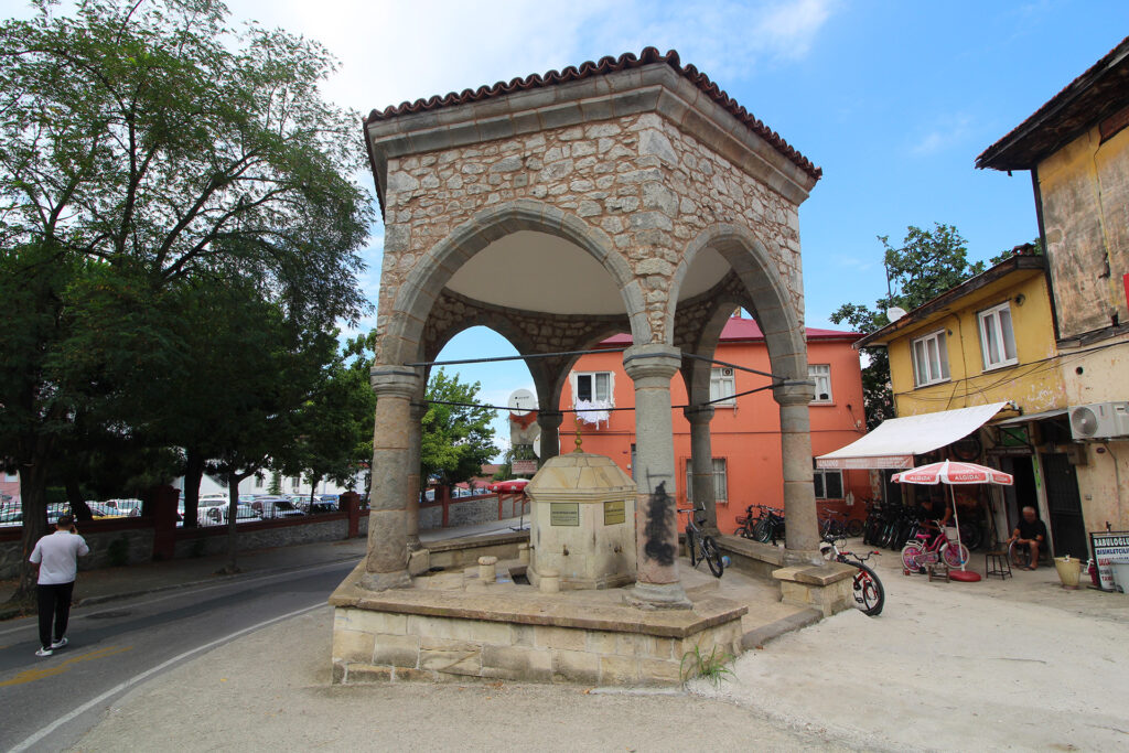 Kavak Meydan Şadırvanı