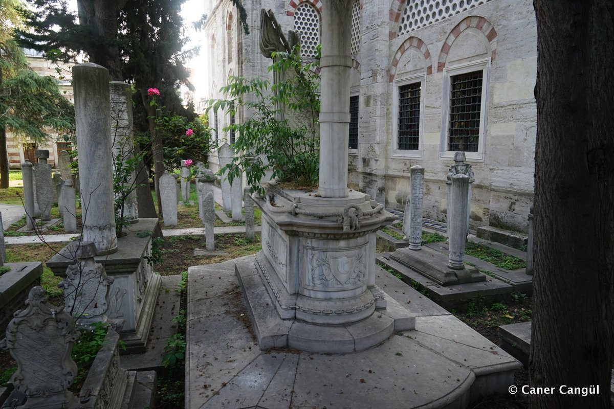 Kılıç Ali Paşa Camii Haziresi