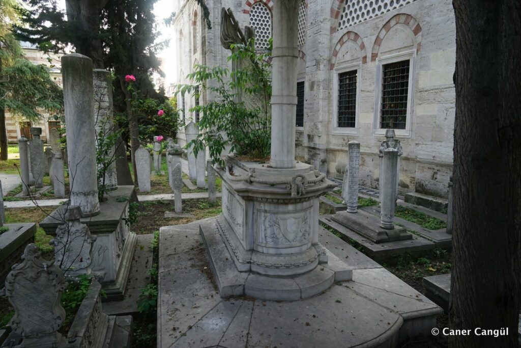 Kılıç Ali Paşa Camii Haziresi