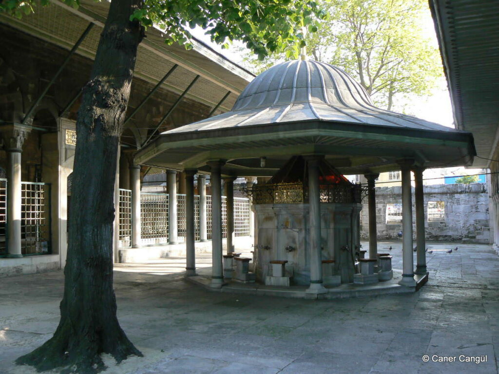 Kılıç Ali Paşa Camii Şadırvanı