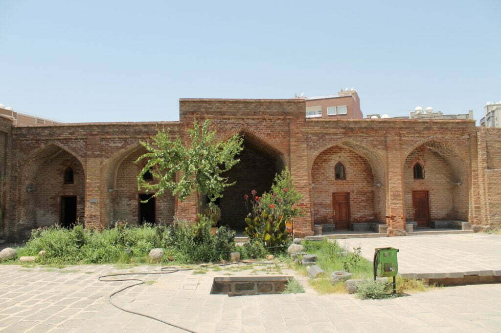 Kırmızı Medrese