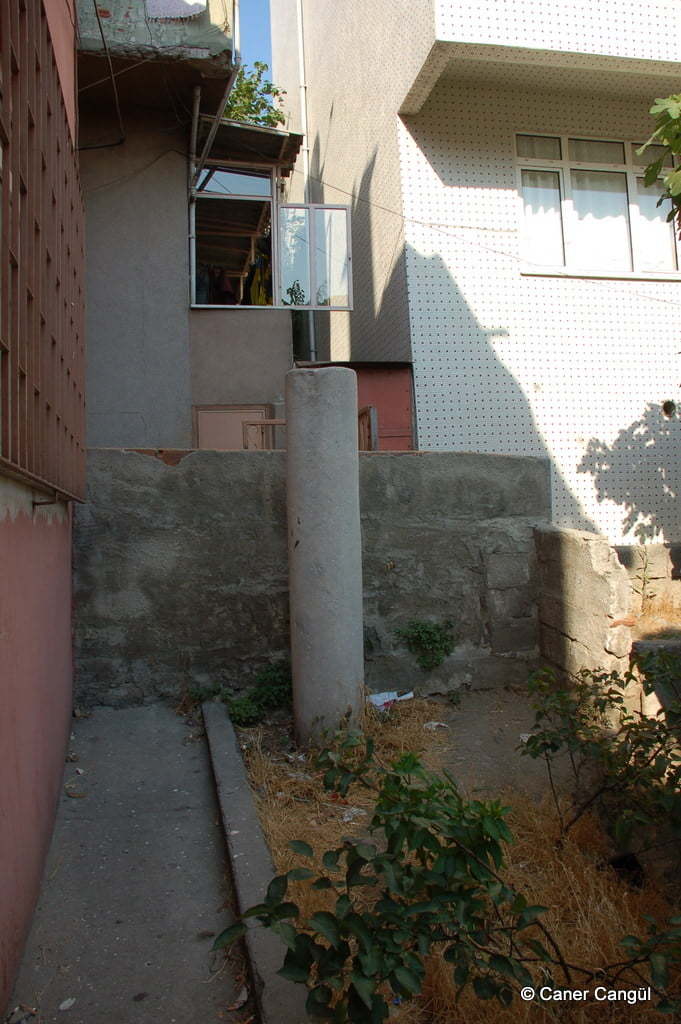 Kitabesiz Nişan Taşı, Okmeydanı