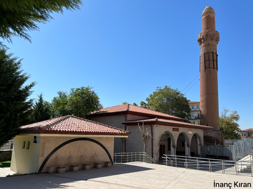 Kızıl Minare Camii