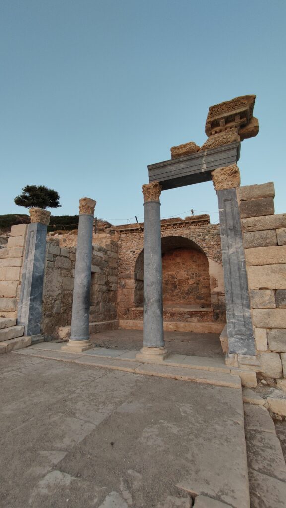Knidos Liman Caddesi Heroonu