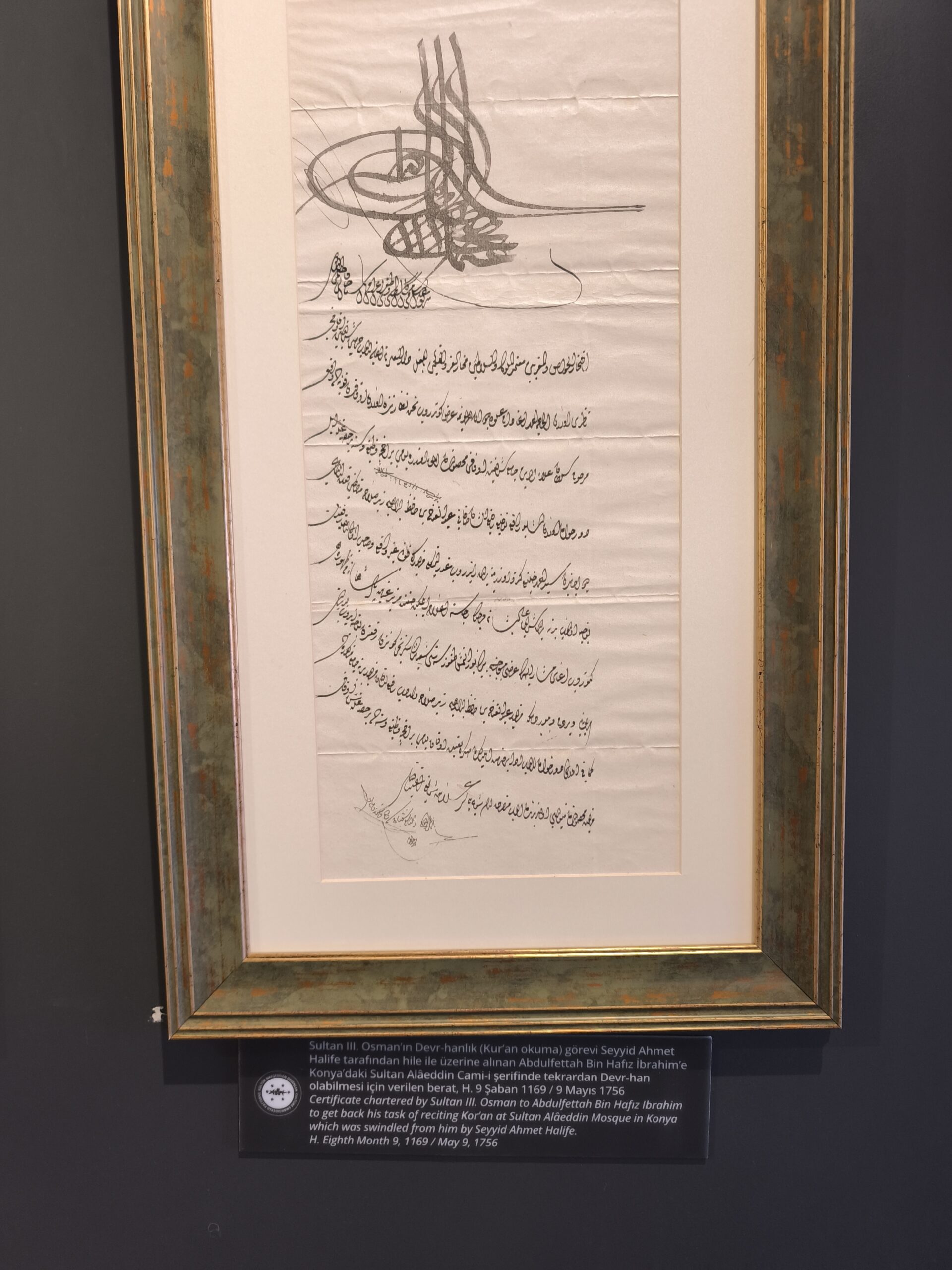 Sultan 3.Osman’ın Devr-hanlık (Kur’an okuma) görevi Seyyid Ahmet Halife tarafından hile ile alınan Abdulfettah Bin Hafız İbrahim’e Konya’daki Sultan Alaedddin Cami-i şerifinde tekrardan Devr-han olabilmesi için verilen berat. 9 Mayıs 1756