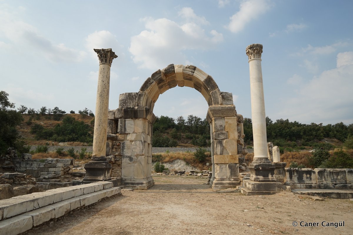 Stratonikeia Kuzey Şehir Kapısı Sol