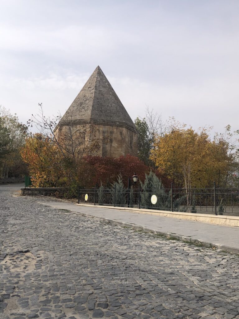 Mansur Baba Mescidi ve Türbesi