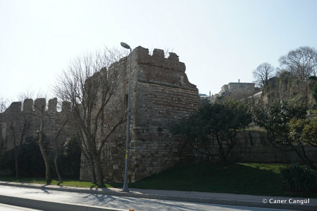Marmara Surları, 4. Kule