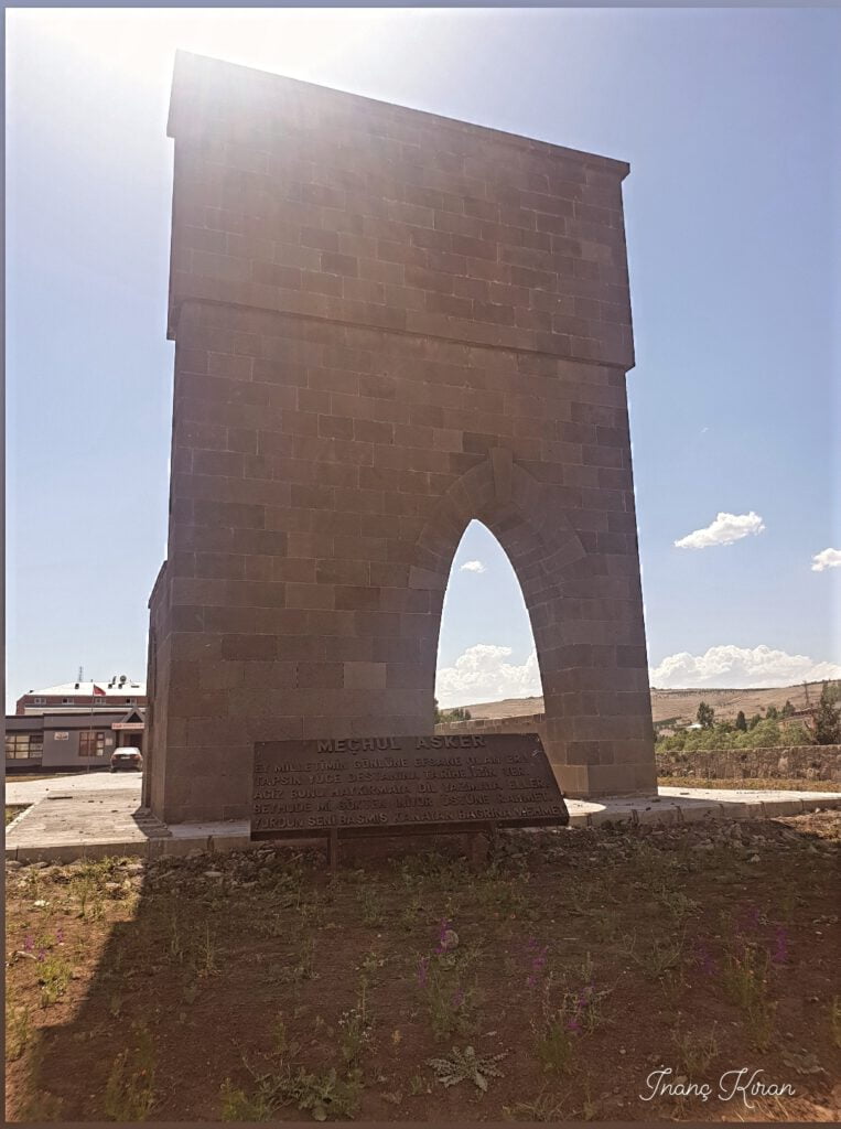 Meçhul Asker Anıtı, Kars