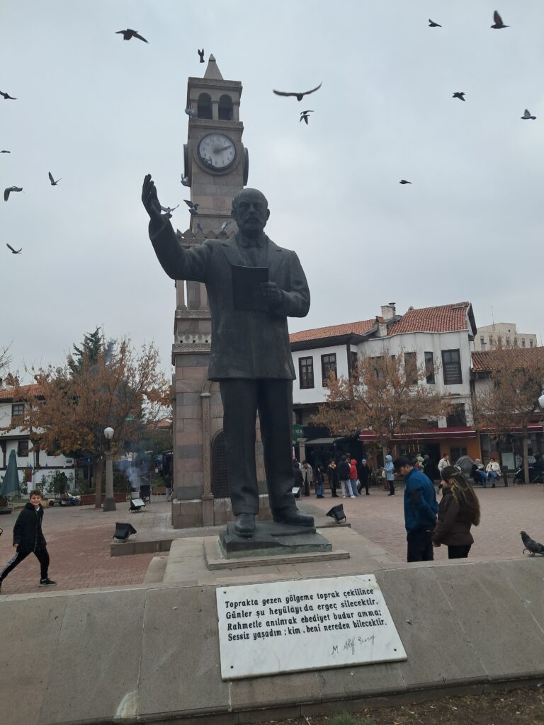 Mehmet Akif Ersoy Heykeli