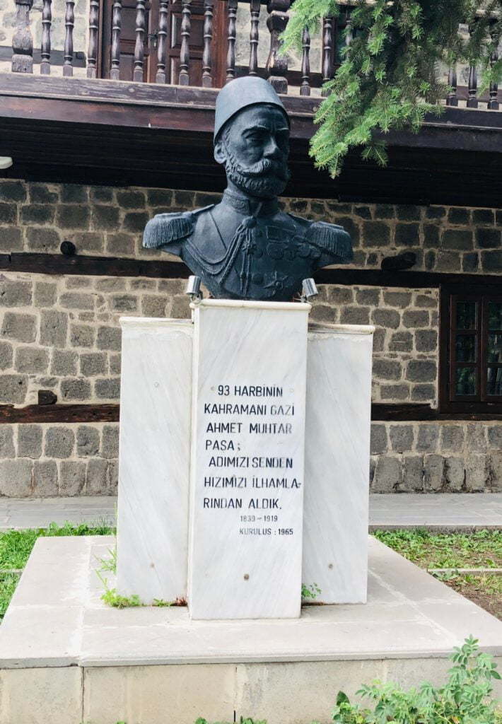 Gazi Ahmet Muhtar Paşa Büstü