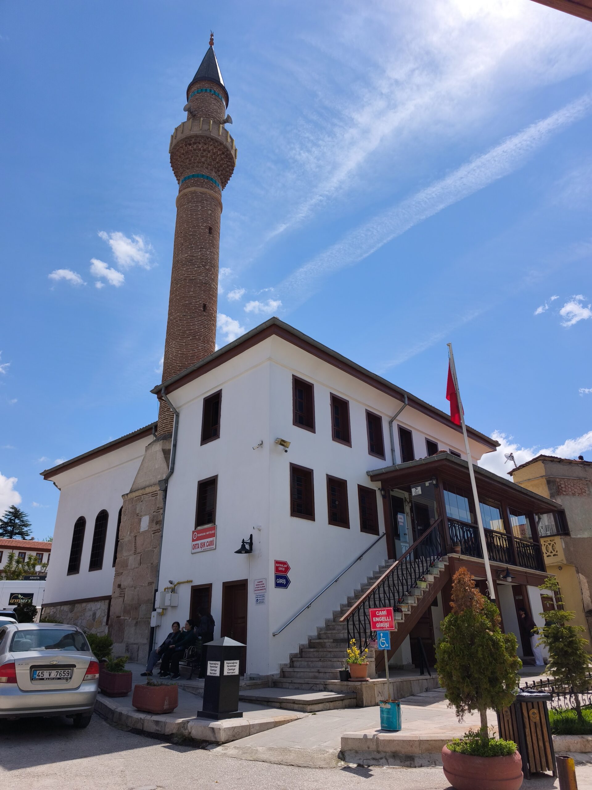 Geniş açıdan, kitâbe ile görünüm