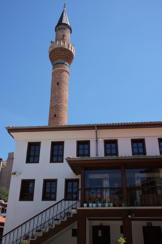 Orta Işık Camii
