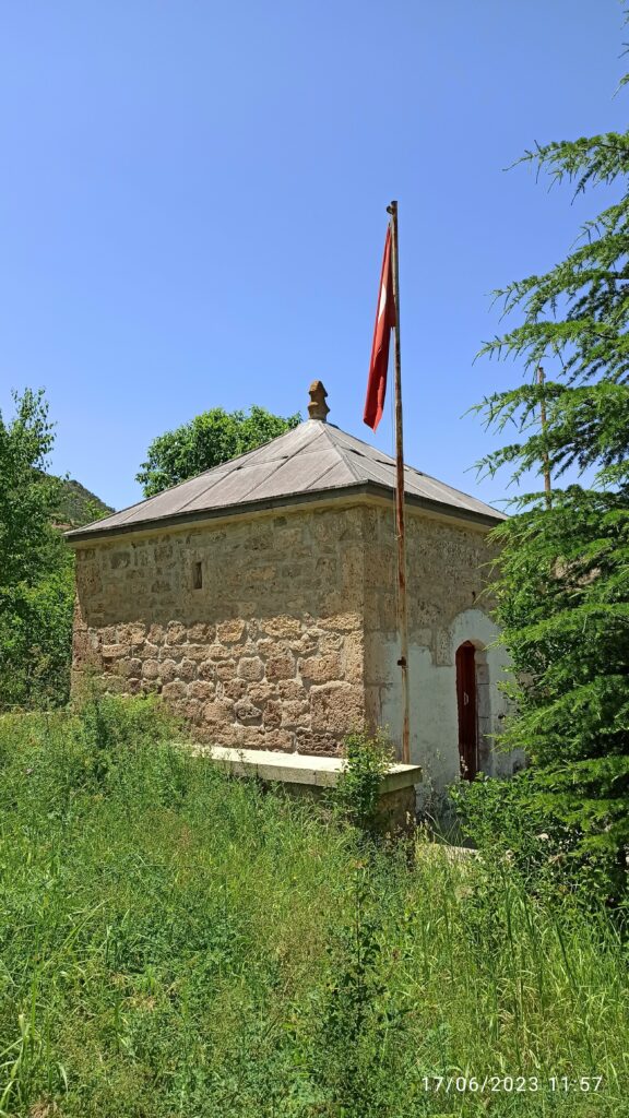 Pir Ahmed Türbesi